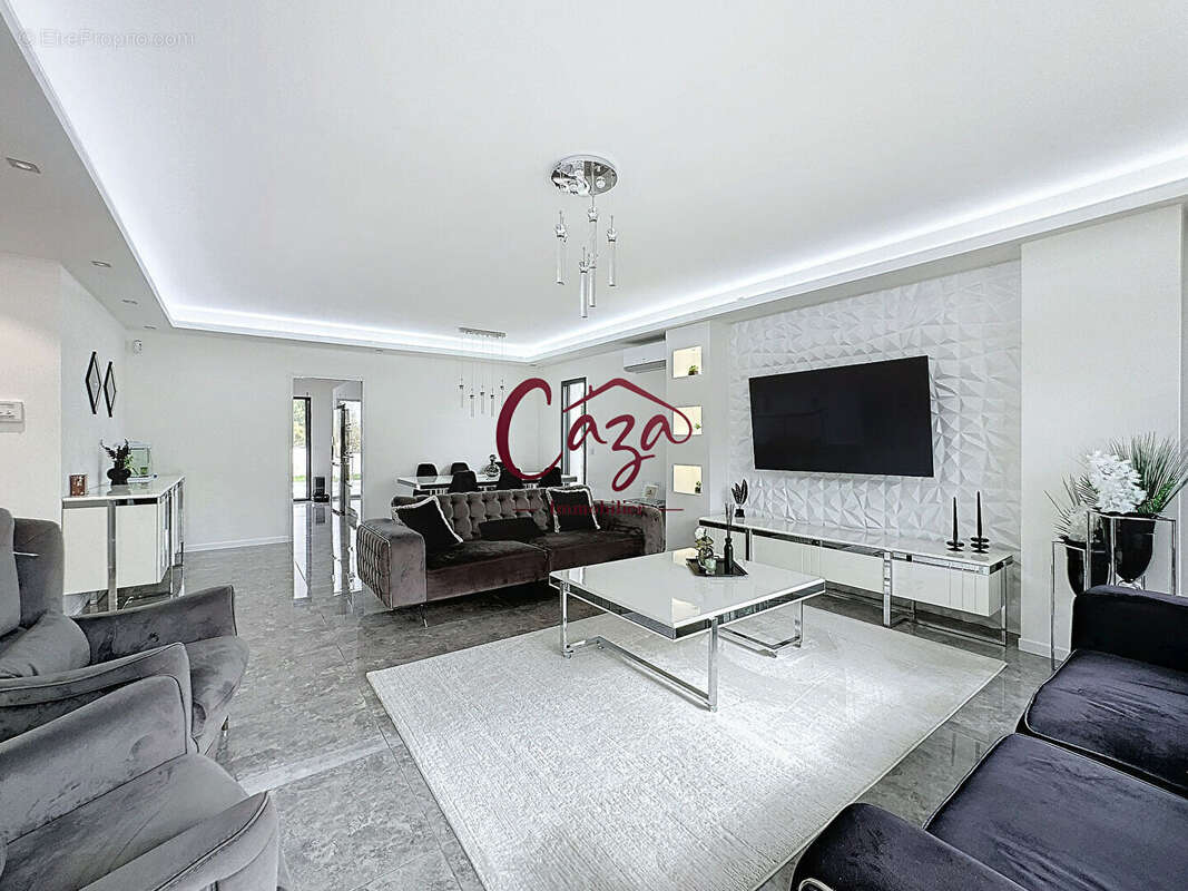 Maison à FARGUES-SAINT-HILAIRE