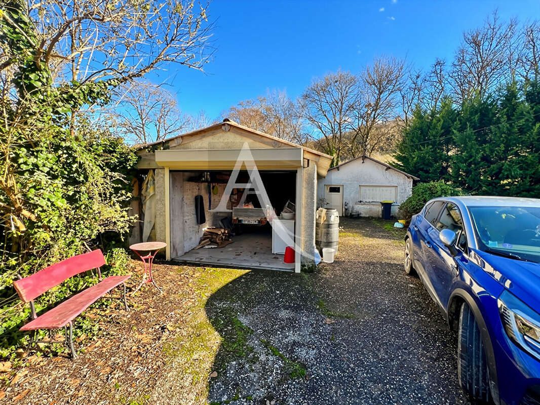 Maison à MONTAIGU-DE-QUERCY