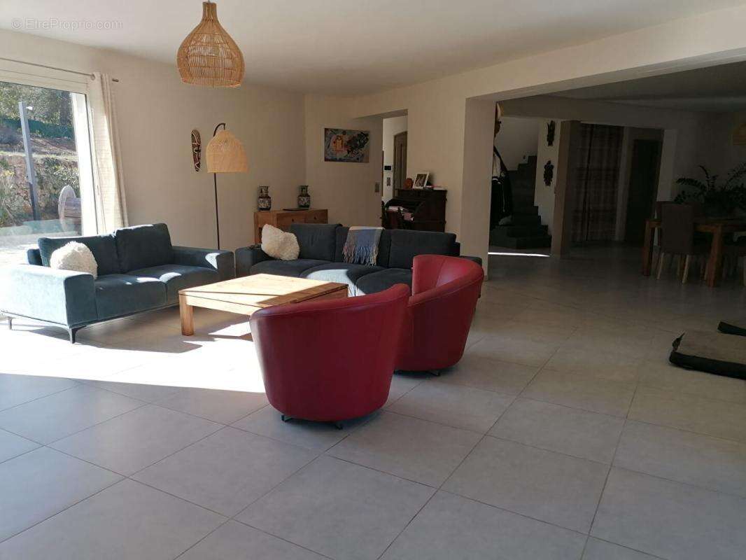 Superbe propriété familiale avec dépendance, piscine et grand terrain arboré - photo 3