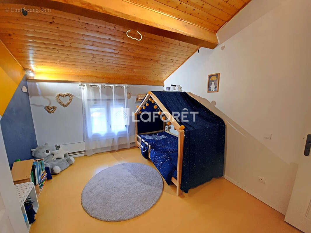 Appartement à SAINT-JEAN-BONNEFONDS