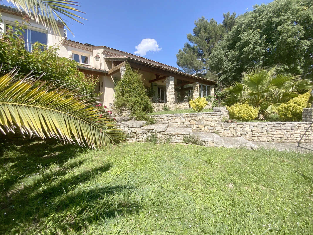 Villa méridionale avec terrain et piscine. - photo 7