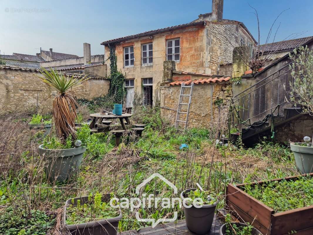 Maison à vendre 7 pièces centre ville SAINT JEAN D'ANGELY (17) avec jardin clos - photo 3