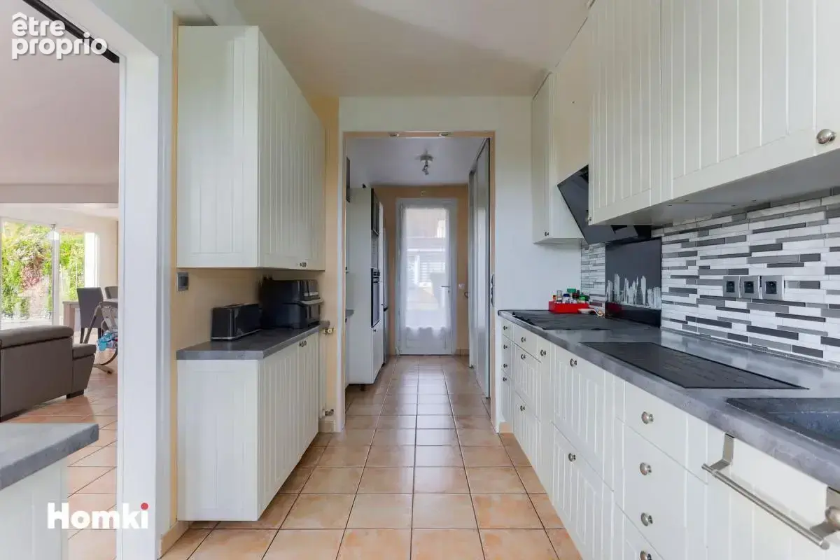 Maison/Villa T5 de 144 m² à Ozoir-la-Ferrière 77330 - photo 6