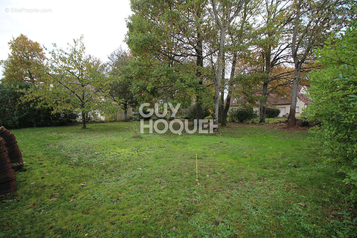 Terrain à FORGES-LES-BAINS