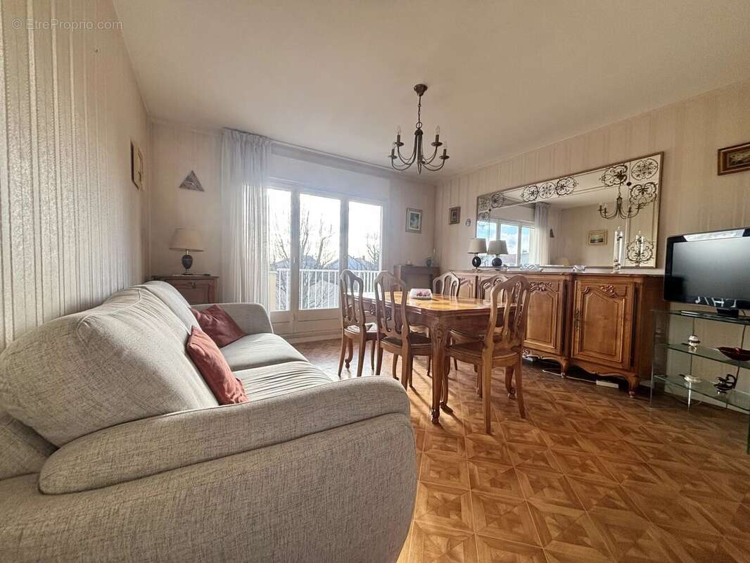 Appartement à HOUILLES