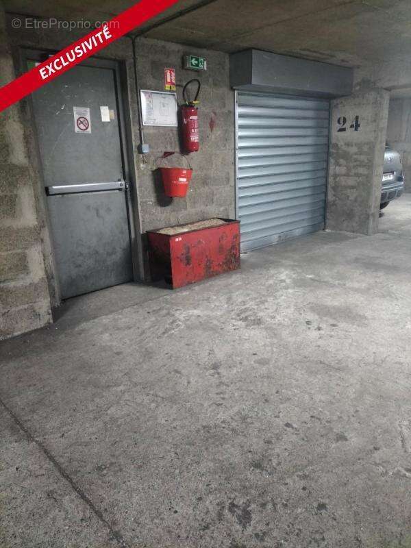 Parking à PARIS-11E