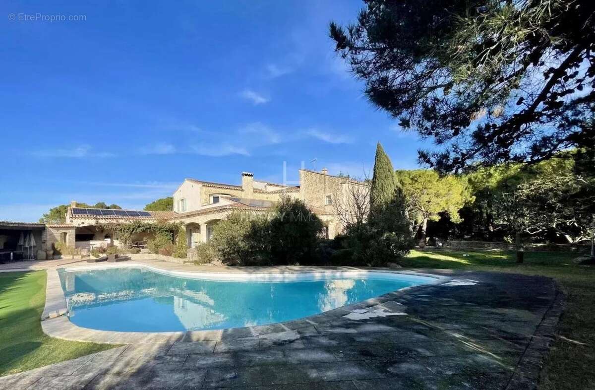 Maison à FONTVIEILLE