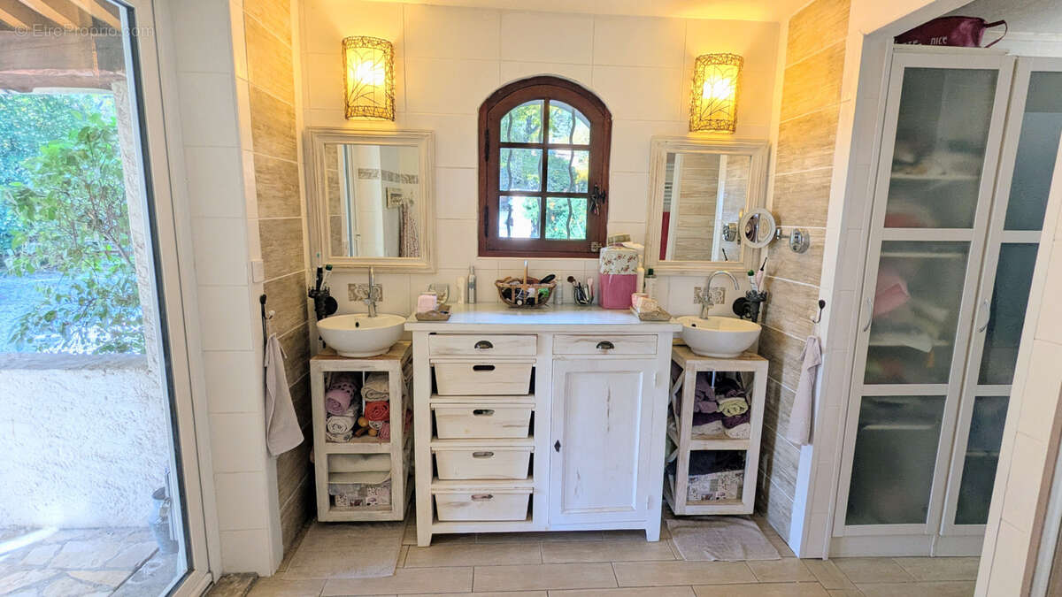 Maison à TOURRETTES-SUR-LOUP