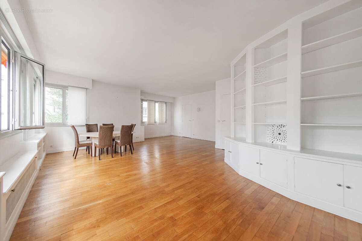 Appartement à NEUILLY-SUR-SEINE