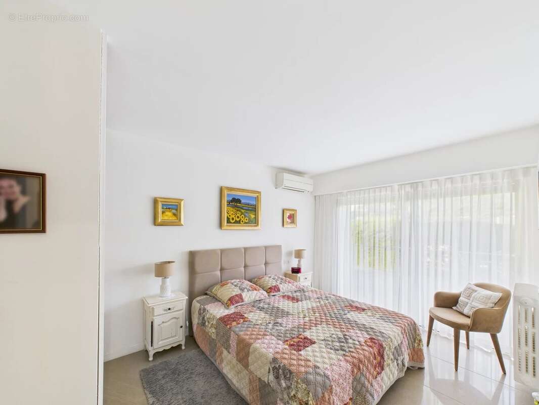 Appartement à VALLAURIS