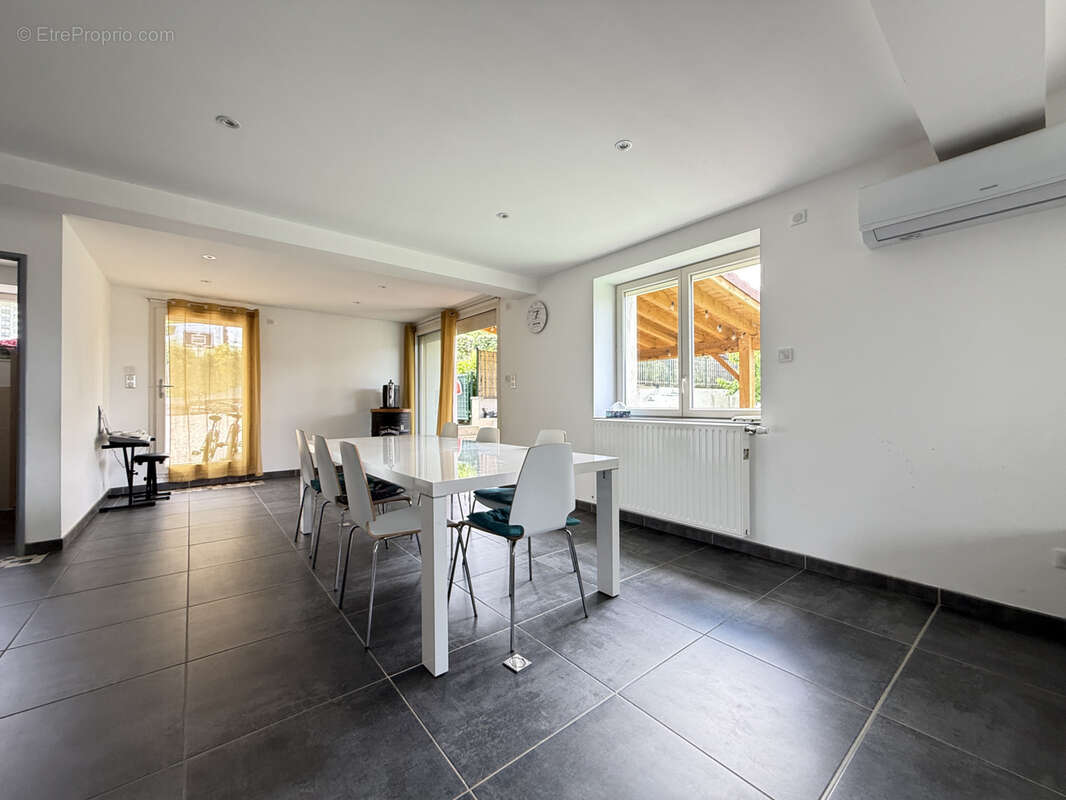 Maison familiale rénovée avec piscine   Saint-Jean-le-Vieux - photo 8