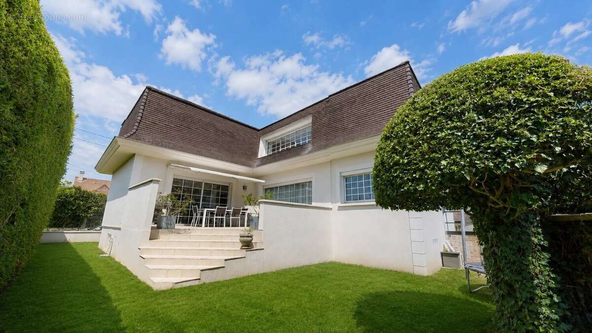 Maison 255 m² à Courtry  - photo 3