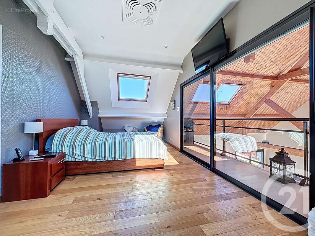 Maison à VAUX-LE-PENIL