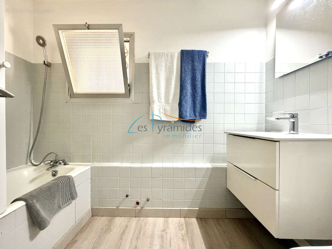 Studio rénové 18,5 m2   Centre-ville La Grande-Motte   À 100 m de la plage - photo 4