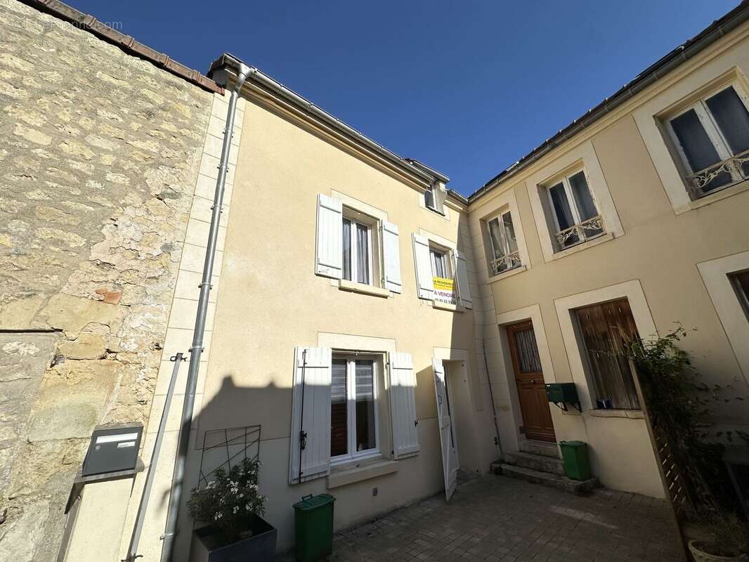 Maison à SAINT-MARTIN-DU-TERTRE