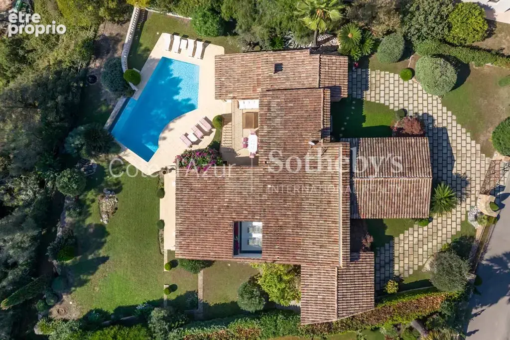 Mougins, villa avec piscine à débordement et vue sur le vieux village - photo 7