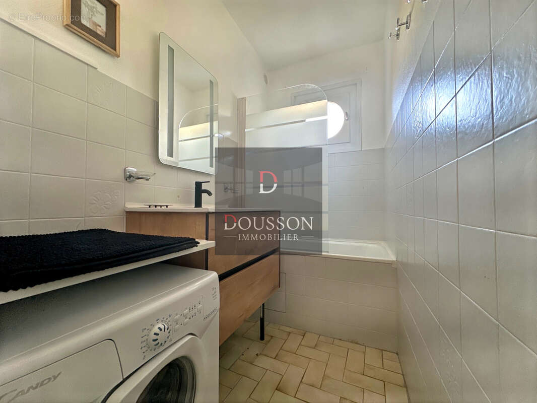 Vue  port - studio cabine 26,54 m2  avec parking et cellier - photo 5