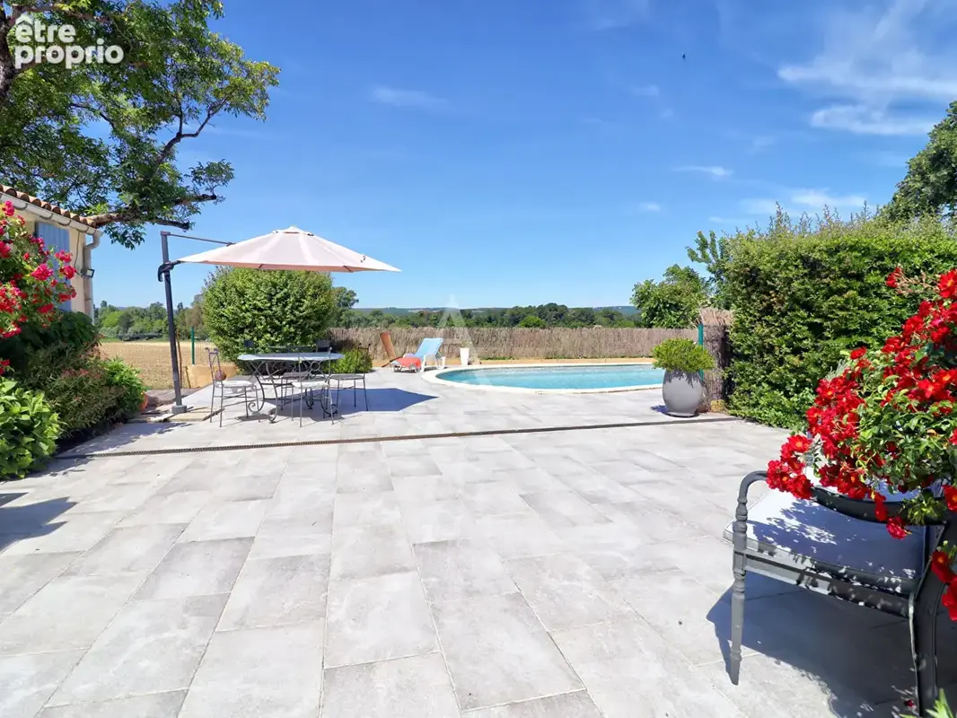 Villa type 5 lumineuse avec piscine jardin  annexe et vue imprenable saint maime - photo 13