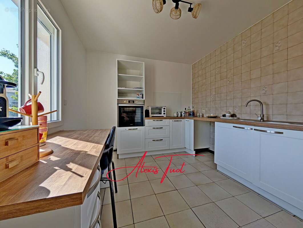 Maison à AMBARES-ET-LAGRAVE