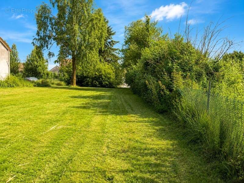Terrain à bâtir 629 m² – Le calme d'un village, toutes les commodités à quelques minutes - photo 2