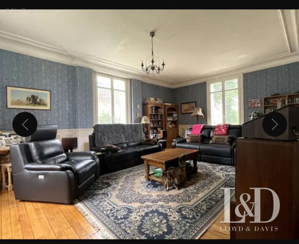 l&#039;un des salons - Maison à MOUY