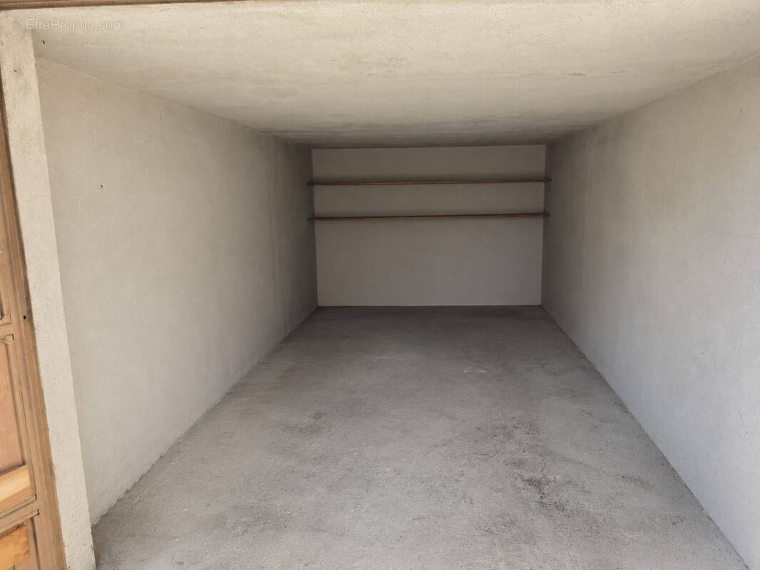 Parking à NIMES