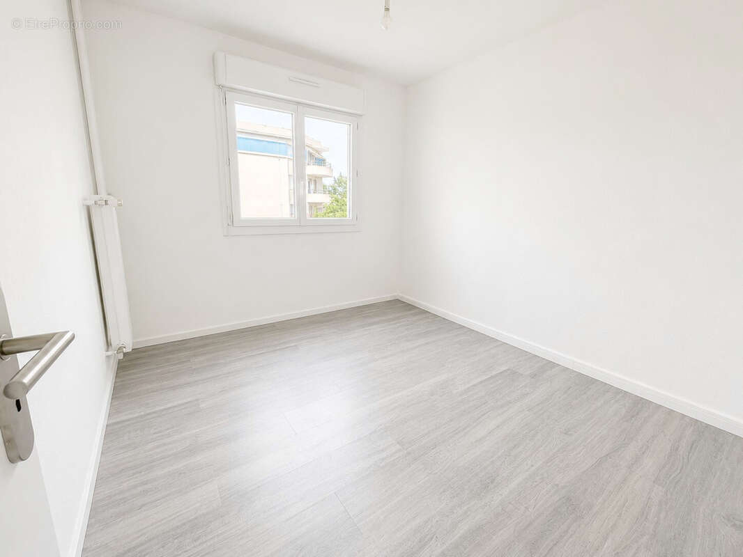 Appartement T4 traversant de 68m2 avec 3 chambres à proximité des commerces et écoles - photo 5