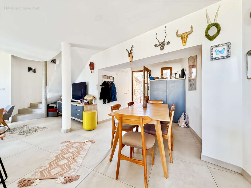 Maison à VENTABREN