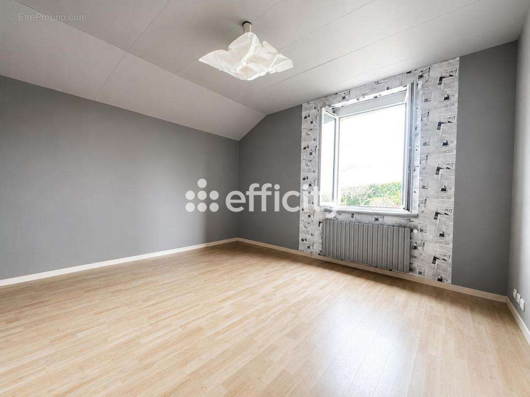 Maison à MARCILLE-ROBERT