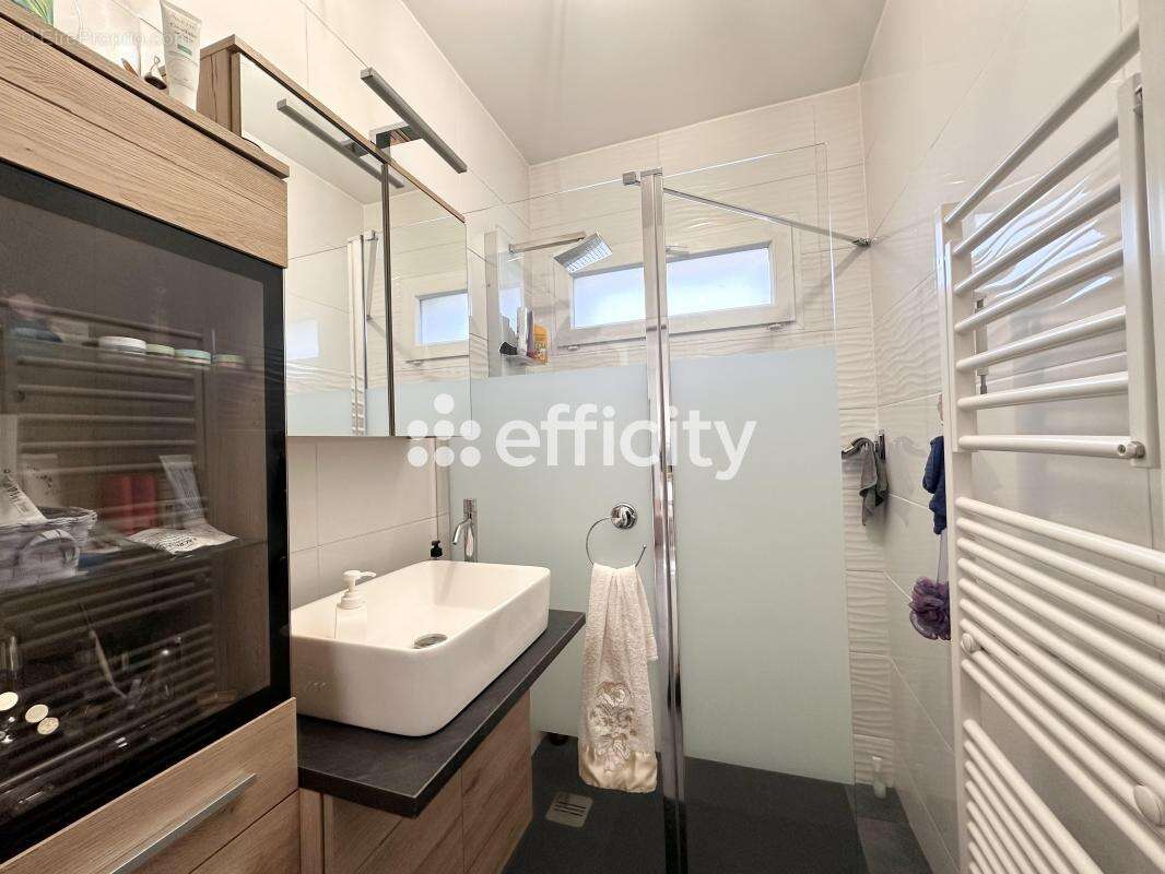 Maison à DECINES-CHARPIEU