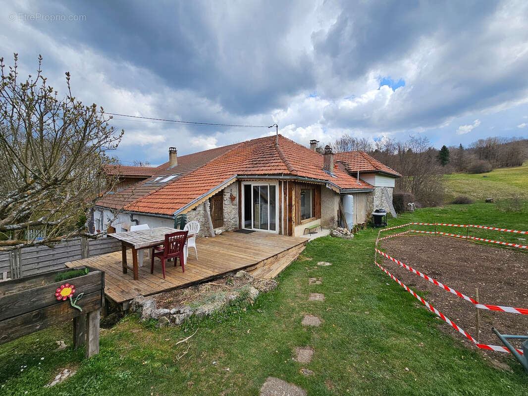 Maison à LALLEYRIAT