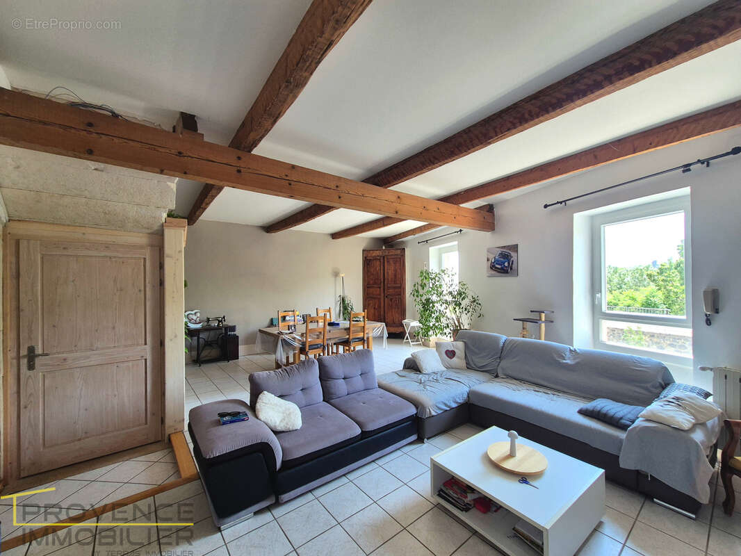 Maison à MEYSSE