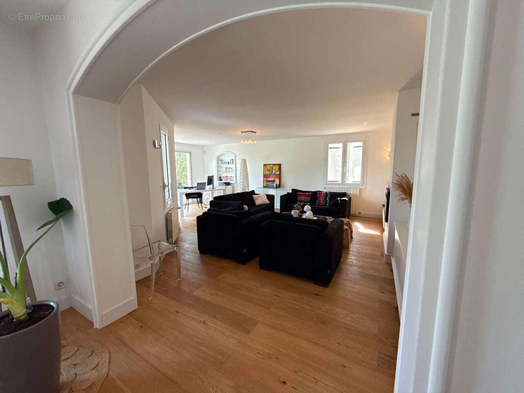 Maison de plain-pied de 132,17 m² avec piscine, 3 Chambres et terrain de 3 490 m² - photo 11