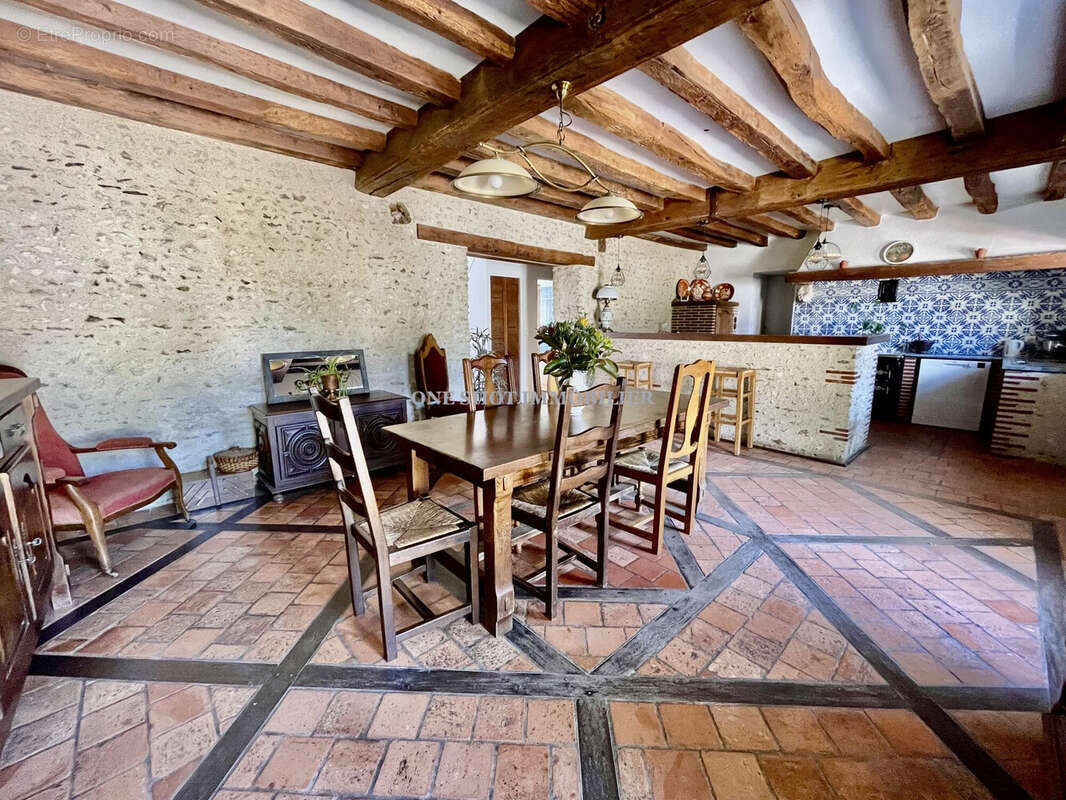 Maison à SAINT-JEAN-DE-LA-RUELLE