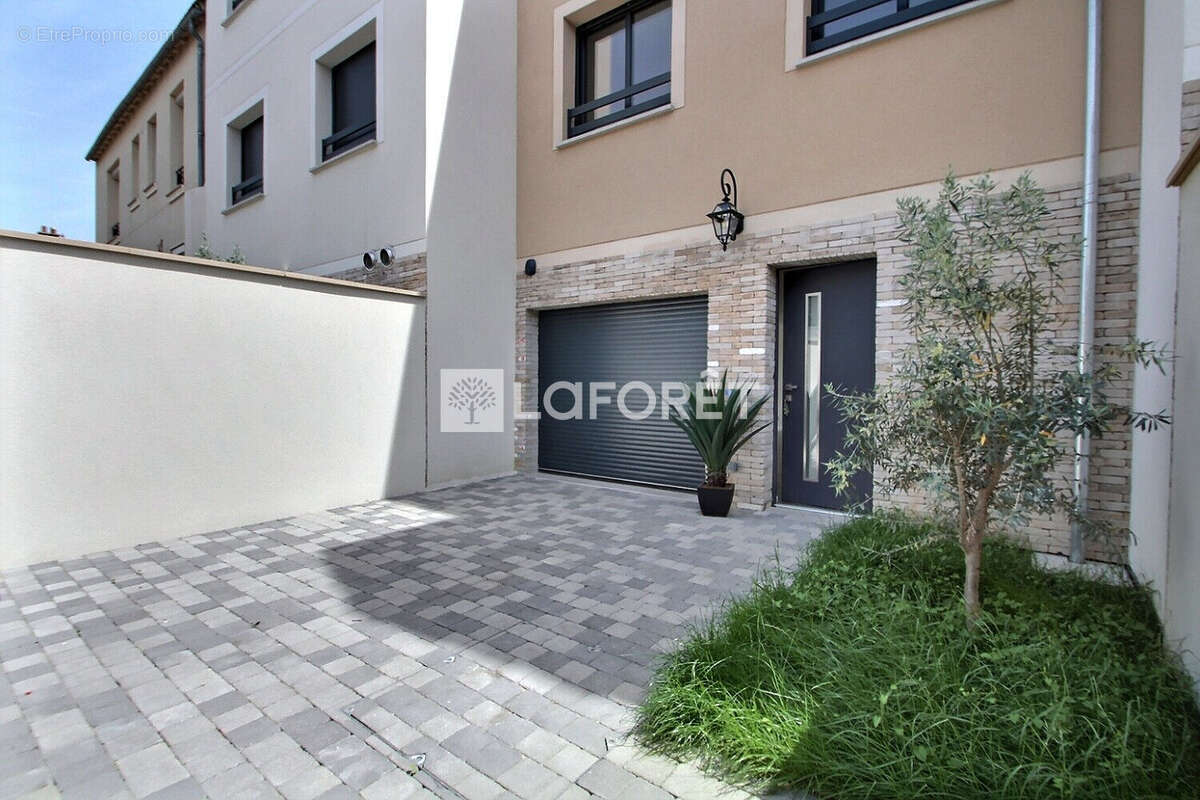 Maison 2025 - grand sejour - cinq chambres - joli jardin - garage et parking - photo 6