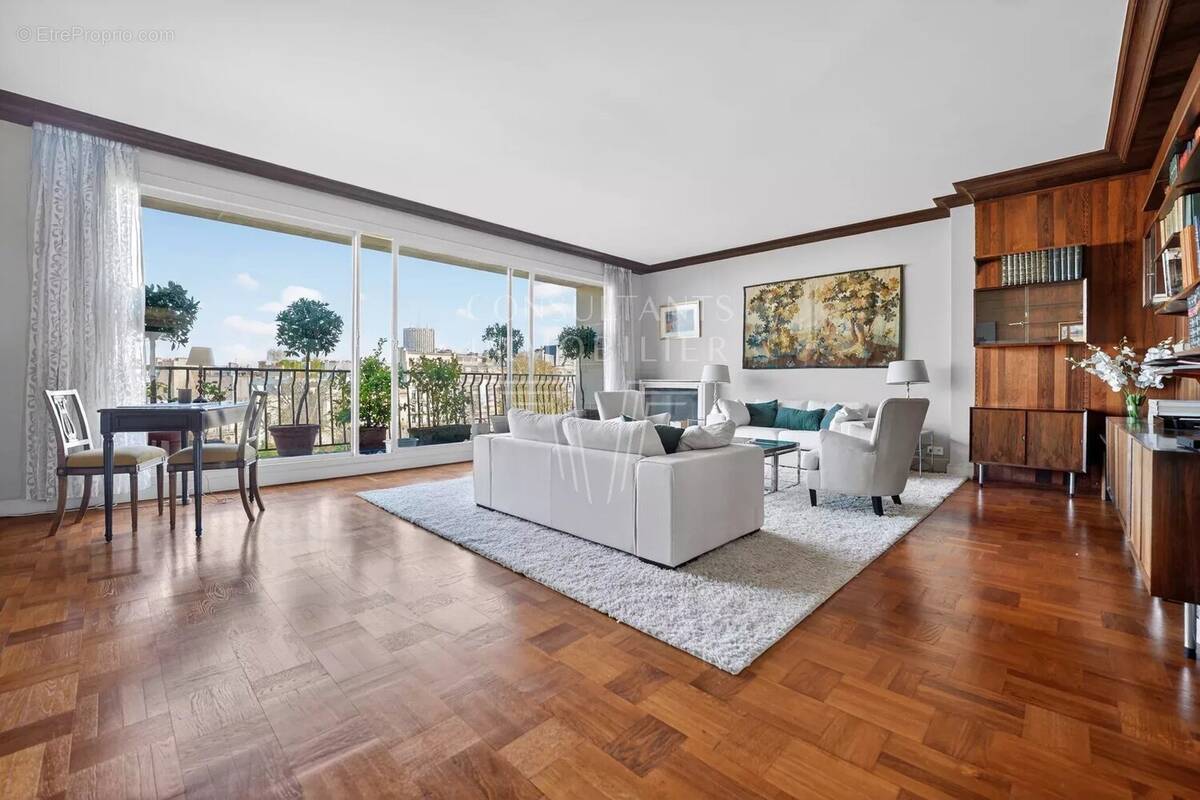 Appartement à PARIS-16E