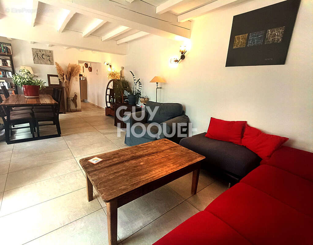 Maison à CHAMBOST-LONGESSAIGNE