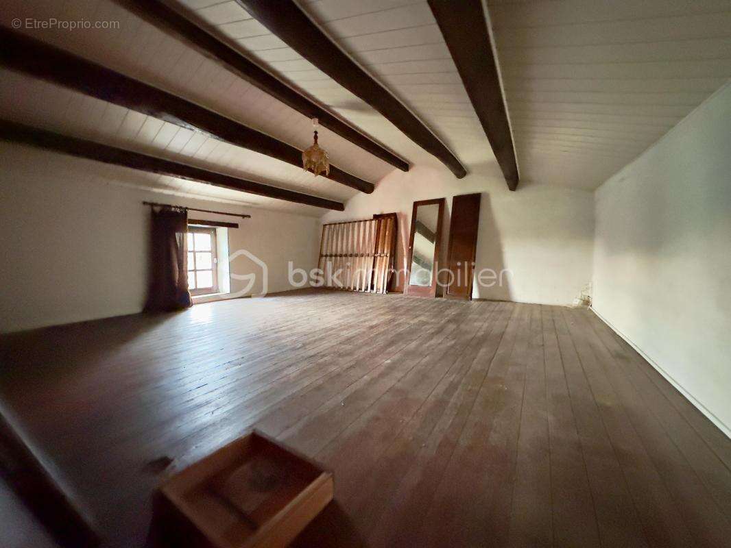 Maison à LE GUE-DE-VELLUIRE