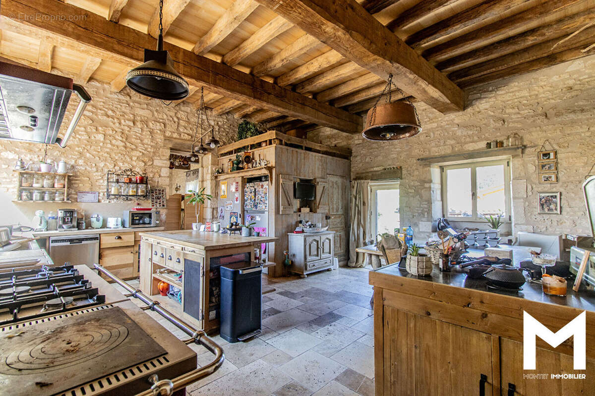 Maison à SAVIGNAC-LES-EGLISES