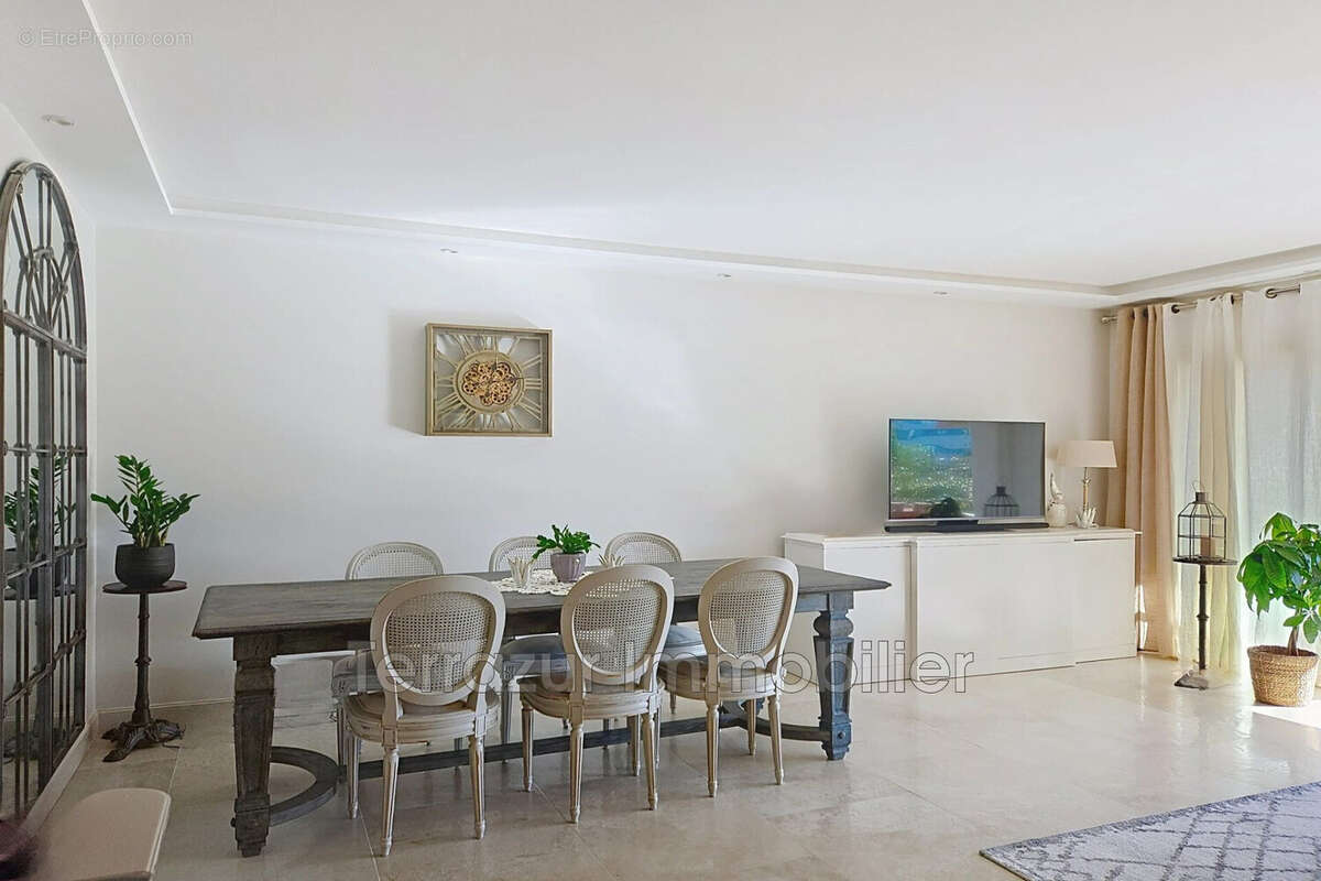 Appartement à VILLENEUVE-LOUBET