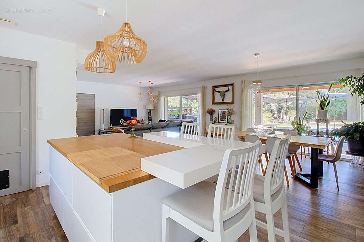 A VENDRE ! Maison contemporaine à Draguignan de 159 m² avec piscine et double garage - photo 6