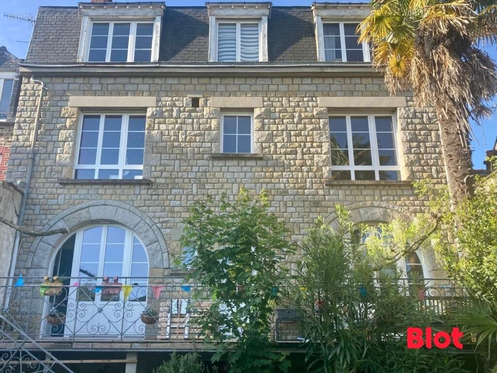 Maison à FOUGERES