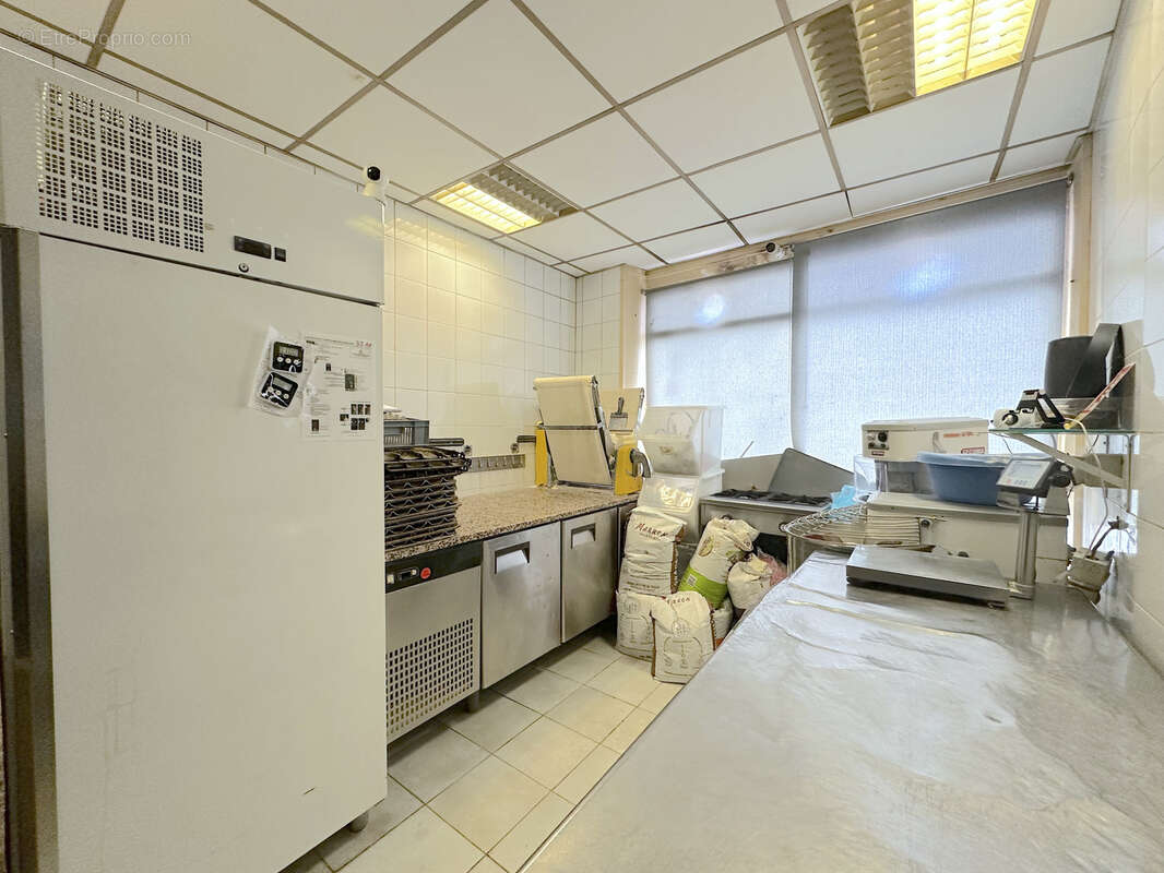 Commerce à CONDRIEU