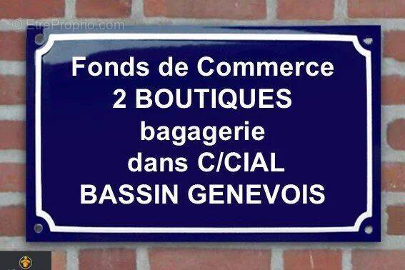 Commerce à ETREMBIERES