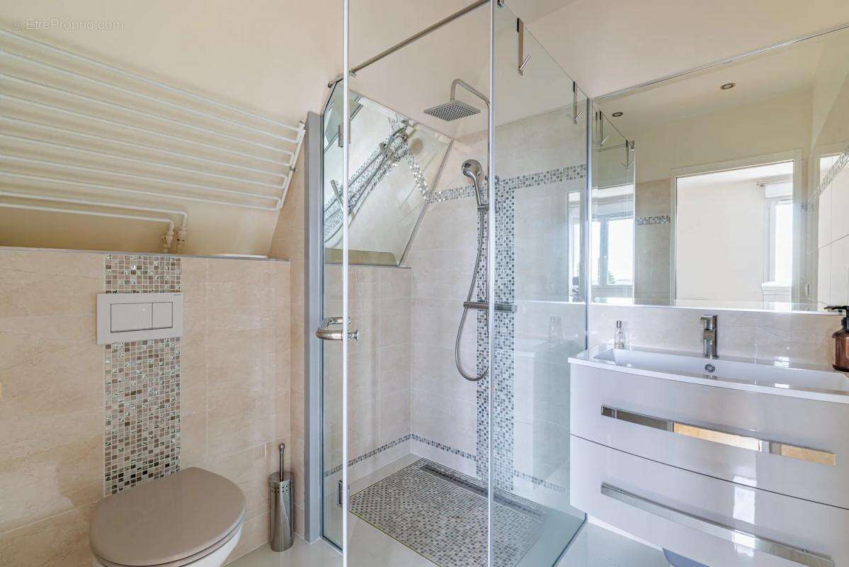 Maison à CHENNEVIERES-SUR-MARNE