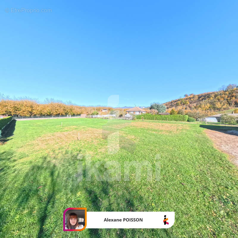 Terrain à SAINT-JUST-DE-CLAIX