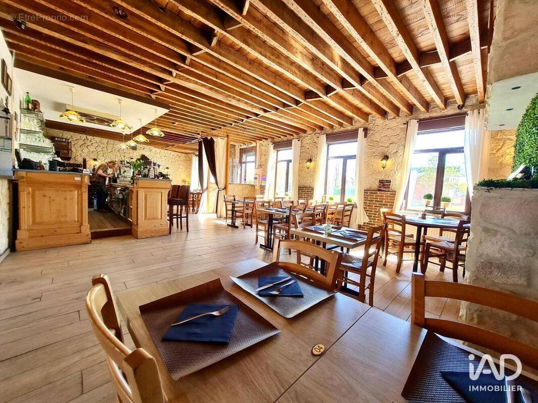 Photo 1 - Commerce à SANTES