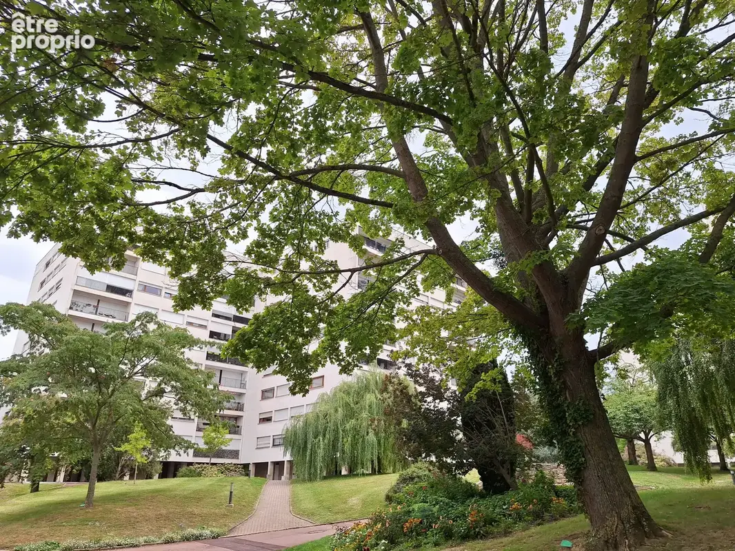 3 Pièces lumineux vendu loué avec loggia, parking et vue dégagée - photo 5