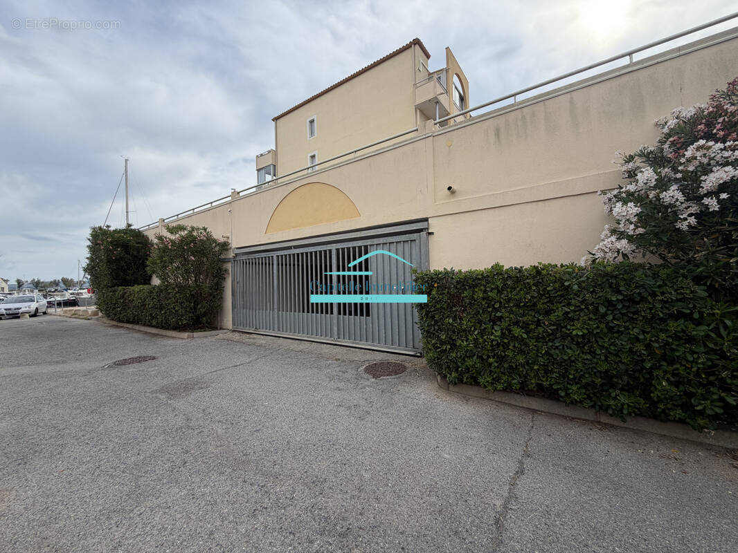 Parking à FRONTIGNAN