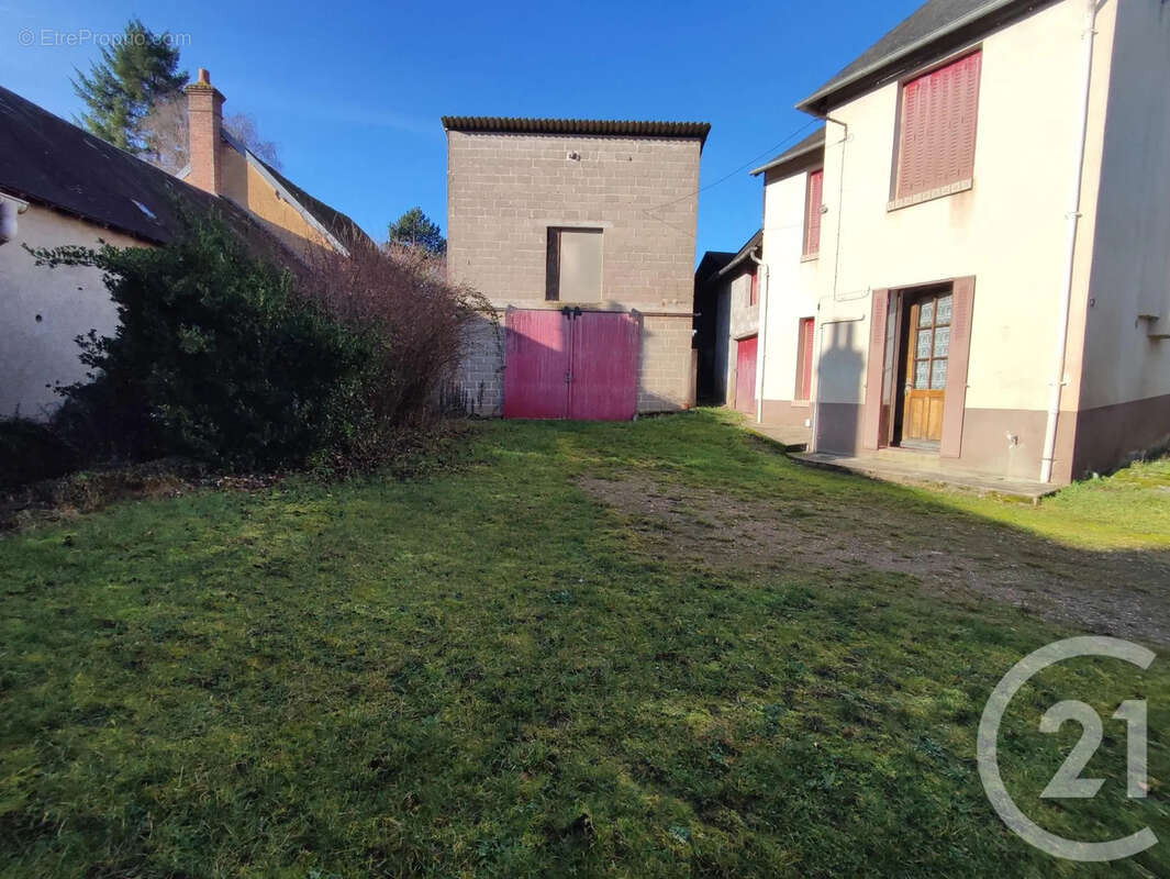 Maison à SAINT-AMAND-EN-PUISAYE